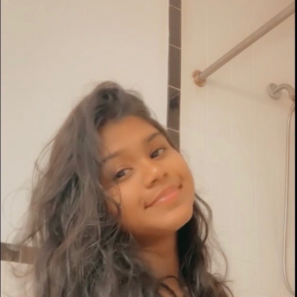 Meet your Posher, Gabrielle - Picture 1 of 1